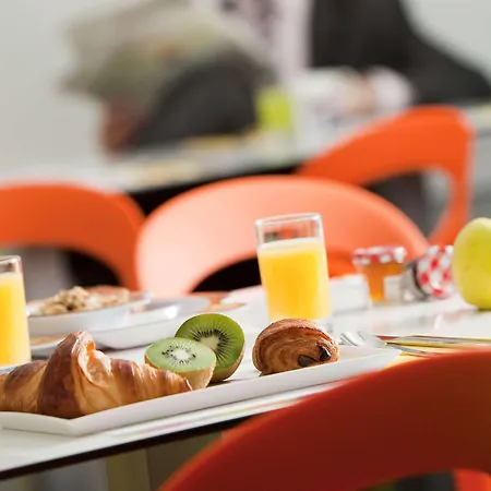 Ibis Styles Annemasse Geneve Отель Амбиёи